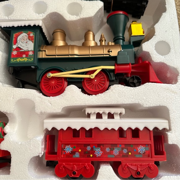 Eztec 29 piece Christmas train set - Picture 7 of 7